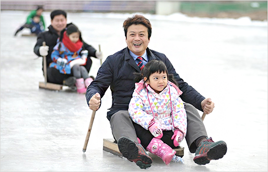 아이, 어른 모두가 좋아하는 도심 속 얼음썰매장 부천시 업사이클링 재생사업의 좋은 사례