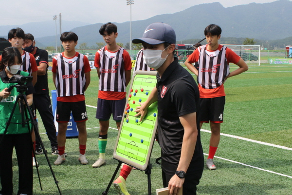 [크기변환]0910 18세 우승-16.jpg