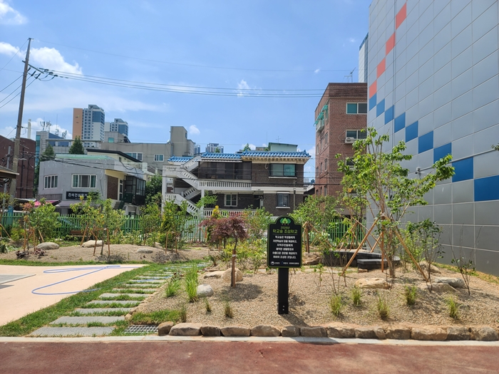 부천시, 부천여고 학교숲 조성 완료…학생 친화 녹색공간 조성 이미지